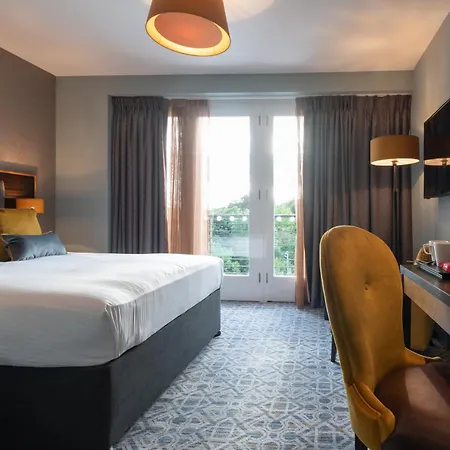 The Old Borough - Wetherspoon 4* Swords