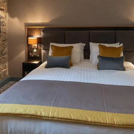 The Old Borough - Wetherspoon 4* Swords