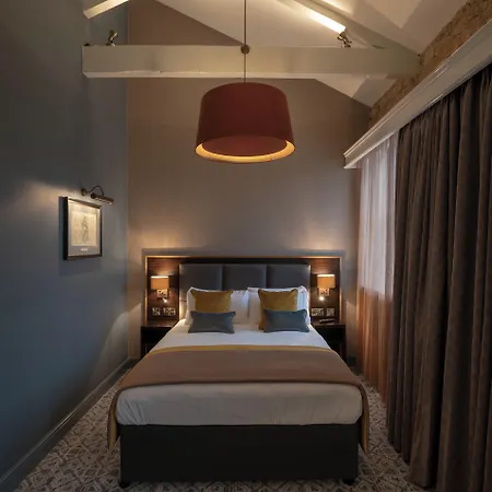 The Old Borough - Wetherspoon Hotel