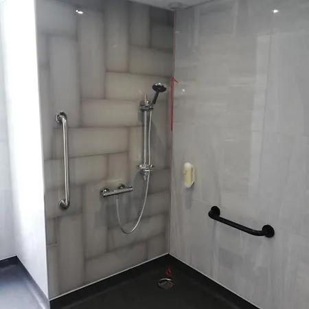 The Old Borough - Wetherspoon 4* Swords