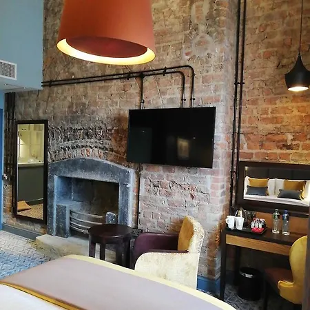 The Old Borough - Wetherspoon 4* Swords