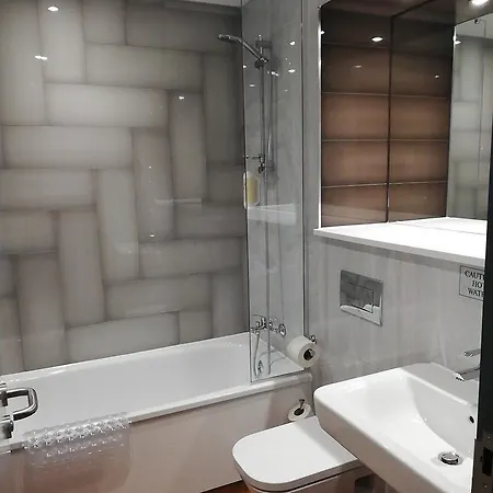 The Old Borough - Wetherspoon 4* Swords