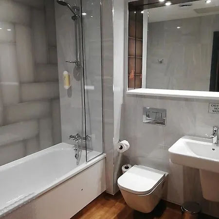 The Old Borough - Wetherspoon 4* Swords