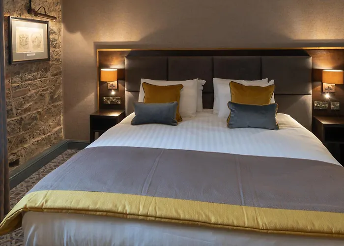 The Old Borough - Wetherspoon 4* Swords