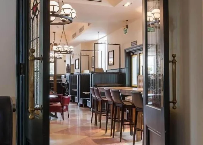 The Old Borough - Wetherspoon Otel 4*