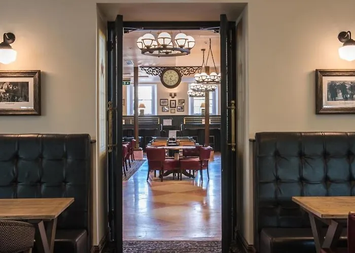 The Old Borough - Wetherspoon 4* Swords