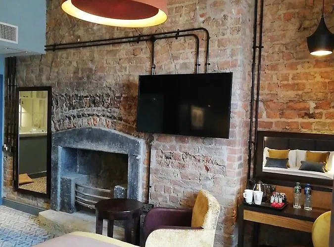 The Old Borough - Wetherspoon 4* Swords