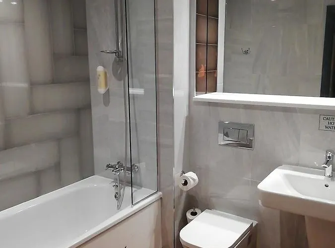 The Old Borough - Wetherspoon 4* Swords